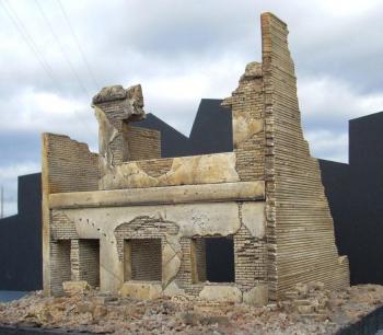 Dioramas Plus 1/35 Apartment Ruins--building kit Dioramas Plus 1/35 Apartment Ruins--building kit #32172