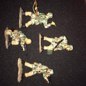 1st series German FALLSCHIRMJAGER Fighting Support--four Figures--RETIRED--LAST ONE!! #32447