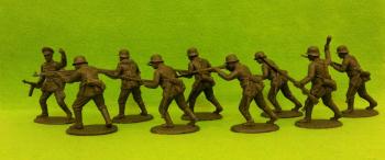 German Infantry Rifles--Assault Section (steel helmets)--9 plastic figures #33398