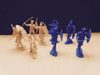 The War at Troy Set 1 - Includes 8 Greeks in 4 Poses (Cream Plastic) and 8 Trojans in 4 Poses (Blue Plastic) #33740