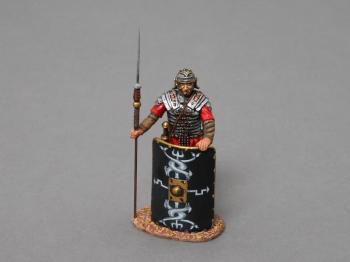 Roman Legionnaire Standing Ready (Looking left, long sleeve tunic, 30th Legion black shield)--single figure--RETIRED--LAST TWO!! #35525