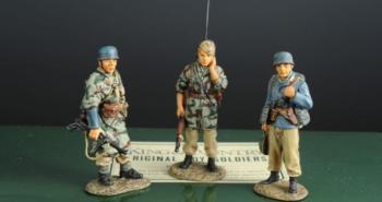 1st Series Fallschirmjager Communications Set---three figures--RETIRED--LAST ONE!! #36509