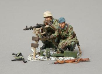 Fallschirmjager Heavy Machine Gun crew Manning an MG42--two figures on scenic base Fallschirmjager Heavy Machine Gun crew Manning an MG42--two figures on scenic base