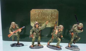 US Marines - Hit the Beach - 4 figures advancing - ONE AVAILABLE!  #38310