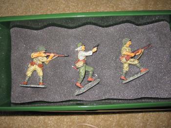BANZAI Set A--Japanese Officer leads two of his men--three figures--RETIRED--LAST ONE!! #38860