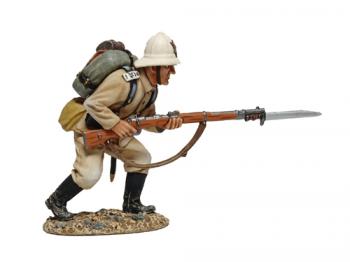 German III. Seebataillon Marine Private Bending Forward with Rifle--single figure #40806