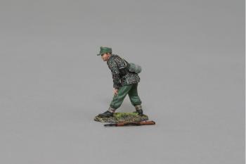 SS Artillery Soldier Standing By, half-crouched--single figure--RETIRED--LAST TWO!! #41280