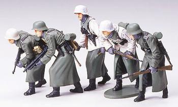 1/35 German Assault Infantry with Winter Gear (5) #6754