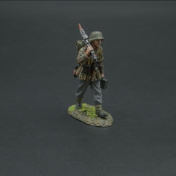 Walking SS Machine Gunner with MG42 and spare ammo--single figure--RETIRED -- LAST ONE! #42566