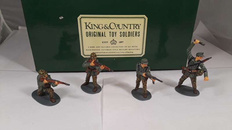 King and Country WWII German Waffen SS Attacking -- Four Figures - WSS ...