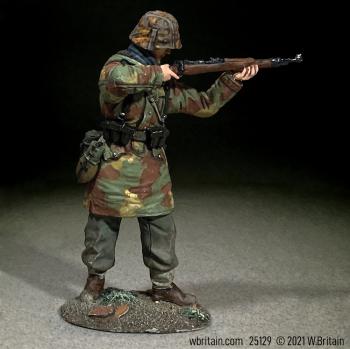 Waffen SS in Italian Camo Standing Firing K-98--single figure #43843