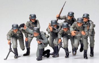 German Artillery Troops--eight figures #7212