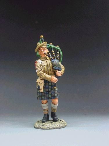 Scottish Argyll Bagpiper--single figure--RETIRED. - ONE AVAILABLE!  #1 Scottish Argyll Bagpiper--single figure--RETIRED. - ONE AVAILABLE!  #1