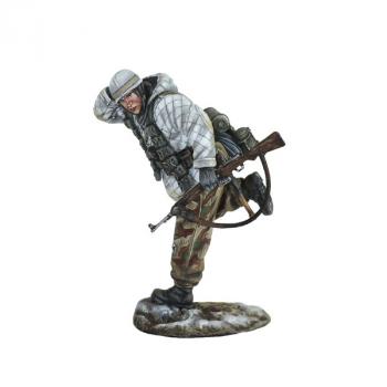 German Fallschirmjager Running with GW41--single figure #44211