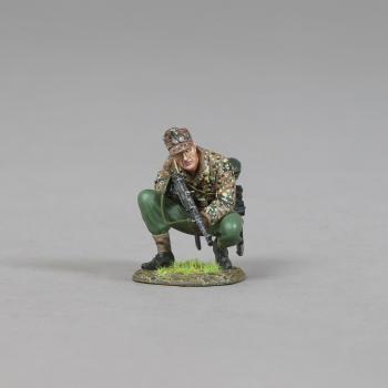 Image of SS Soldier Kneeling Crouched with MP-40 (with base)--single figure--RETIRED--LAST ONE!