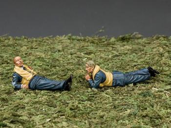 Fighter Pilots At Ease--two prone WWII RAF figures Fighter Pilots At Ease--two prone WWII RAF figures #44637