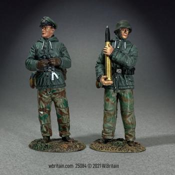 German 88mm Flak Gun Commander and Ammunition Handler--two figures German 88mm Flak Gun Commander and Ammunition Handler--two figures #46248