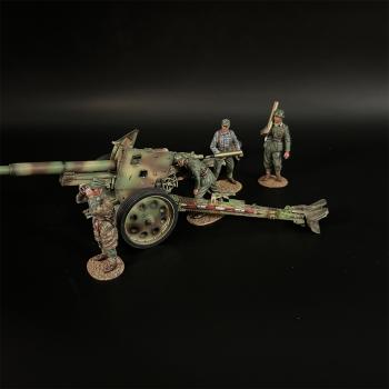Soldiers with Artillery Canon